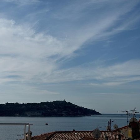 The Seaside Serenity - Calm & Charming Bay View Flat - Heart Of Villefranche Ngoại thất bức ảnh